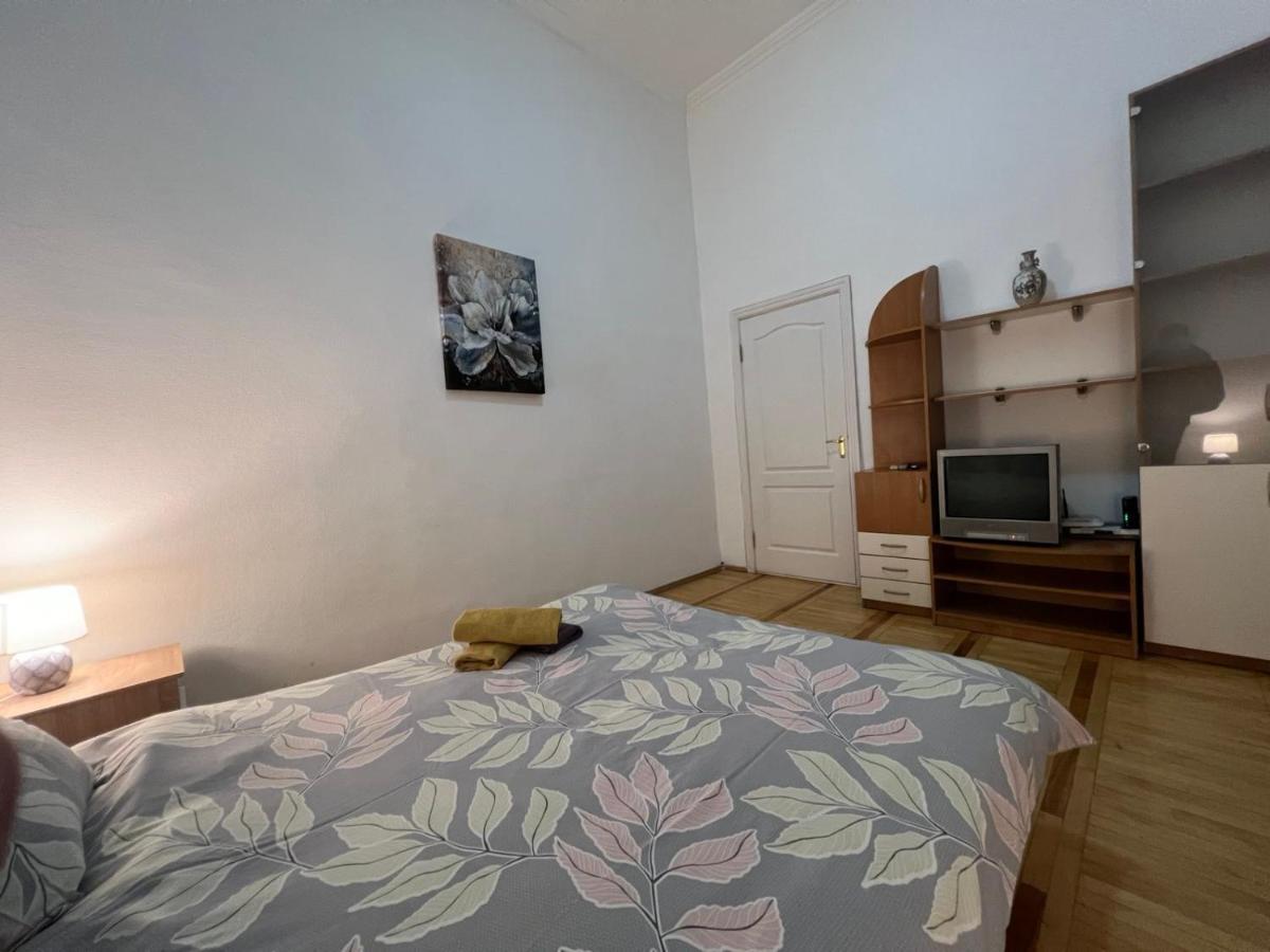 Apartment In The Historic Center Kiev Buitenkant foto
